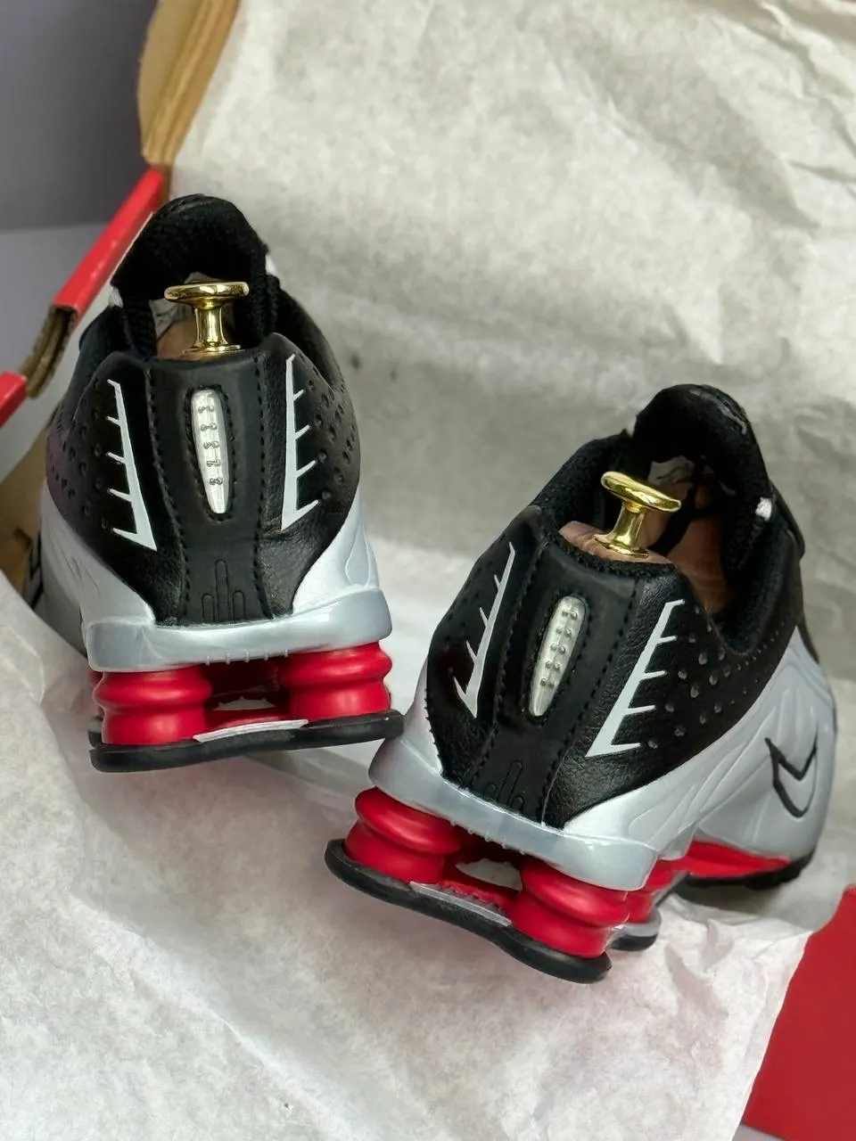 Nike Shox R4