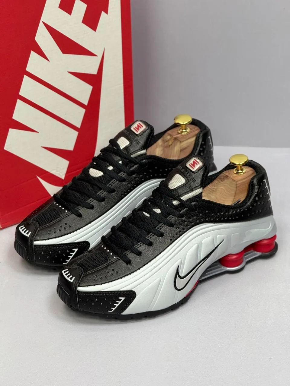 Nike Shox R4