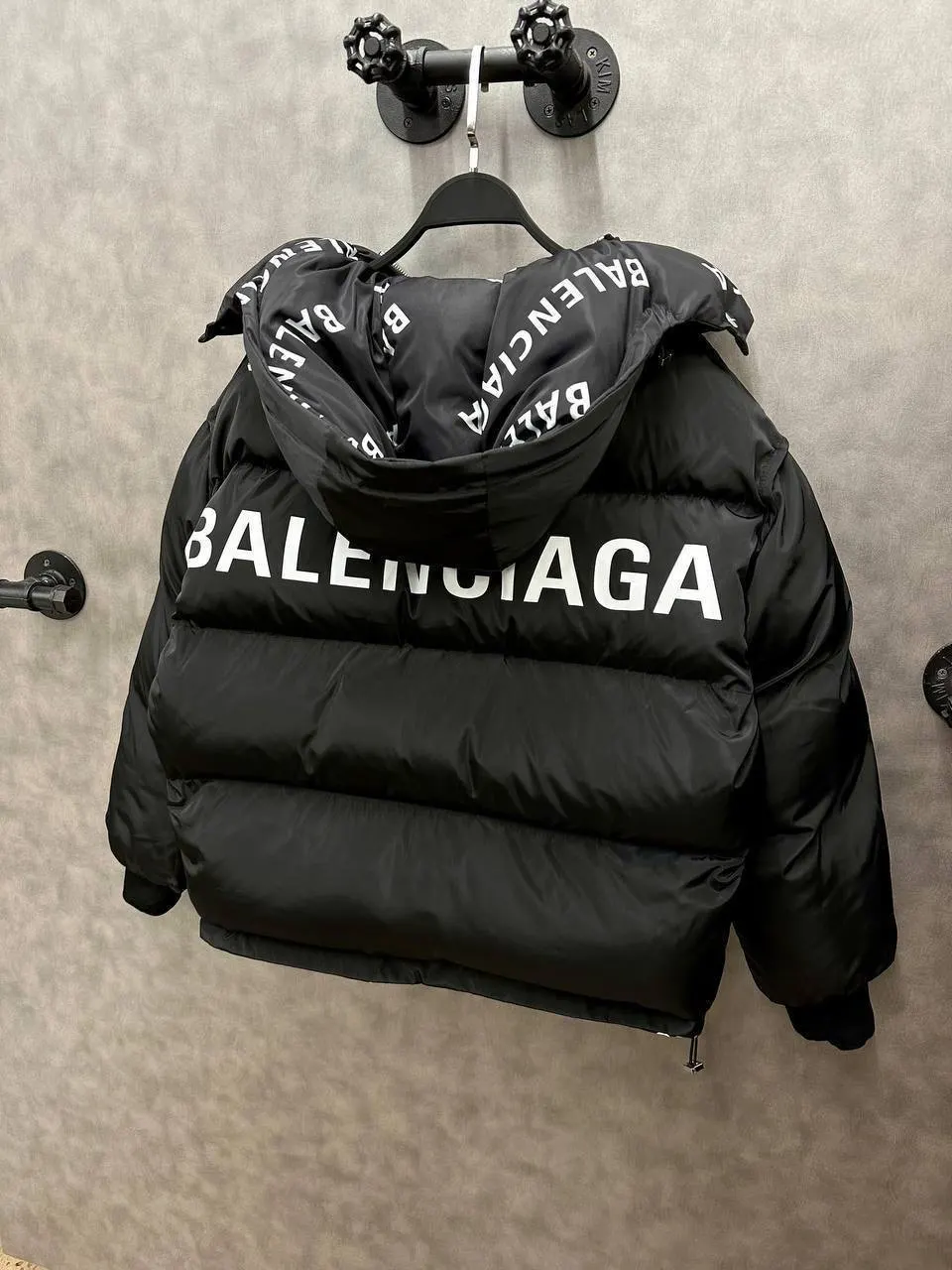 Balenciaga Пуховик с логотипом