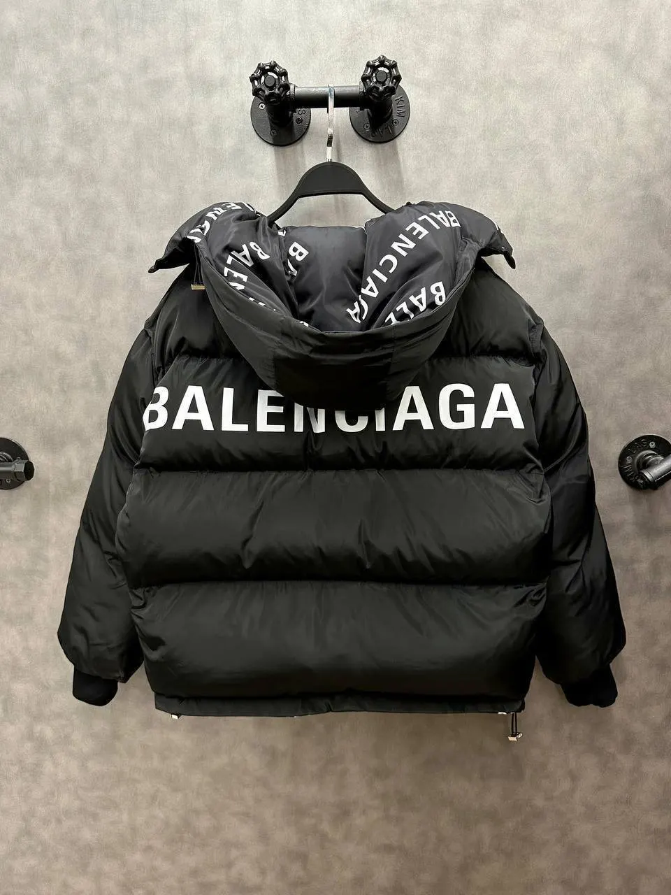 Balenciaga Пуховик с логотипом