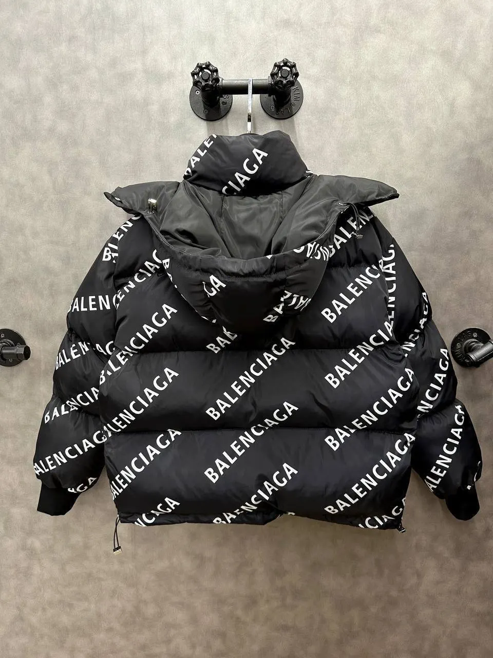 Balenciaga Пуховик с логотипом