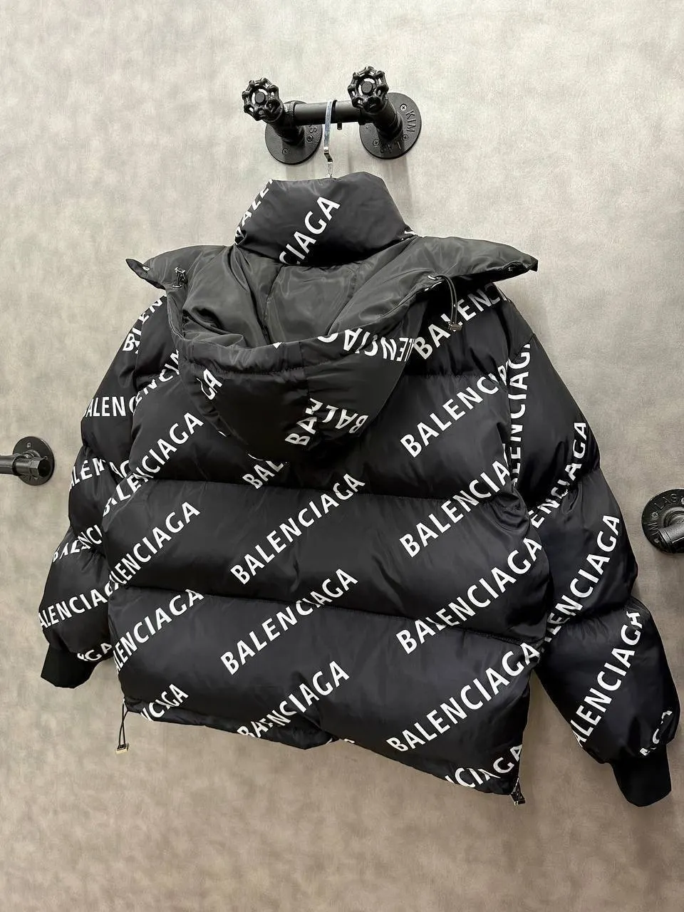 Balenciaga Пуховик с логотипом